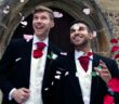 Kleines Geschenk zur Hochzeit: Tolle Ideen die Freude machen (Foto: Adobe Stock-Tony Marturano)
