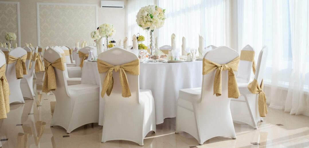 Hochzeitstische: Tipps und Ideen für den perfekten Tisch ( Foto: Adobe Stock- Olesya Pogosskaya )