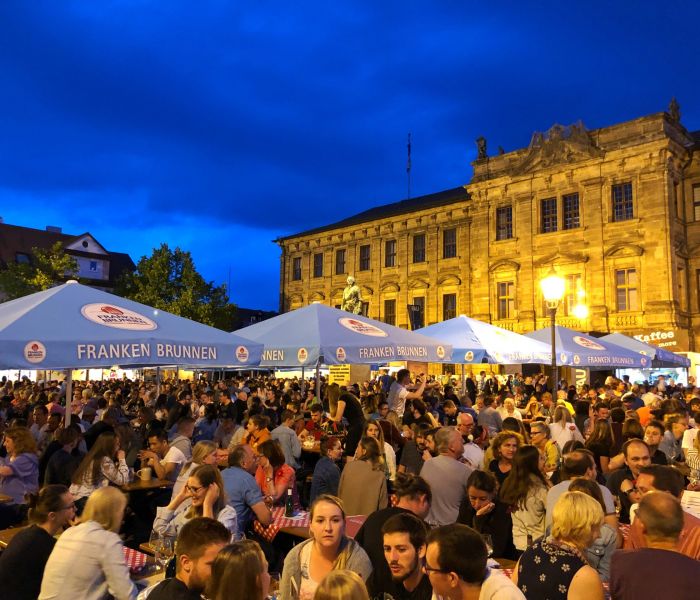 Erlanger Weinfest setzt auf Qualität: 40 handverlesene Weine von führenden fränkischen Weingütern im Angebot. (Foto: Erlanger Tourismus und Marketing Verein e.V.)