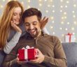 Tipps für das perfekte Geschenk für deinen Freund (Foto: AdobeStock 395300924  Studio Romantic)