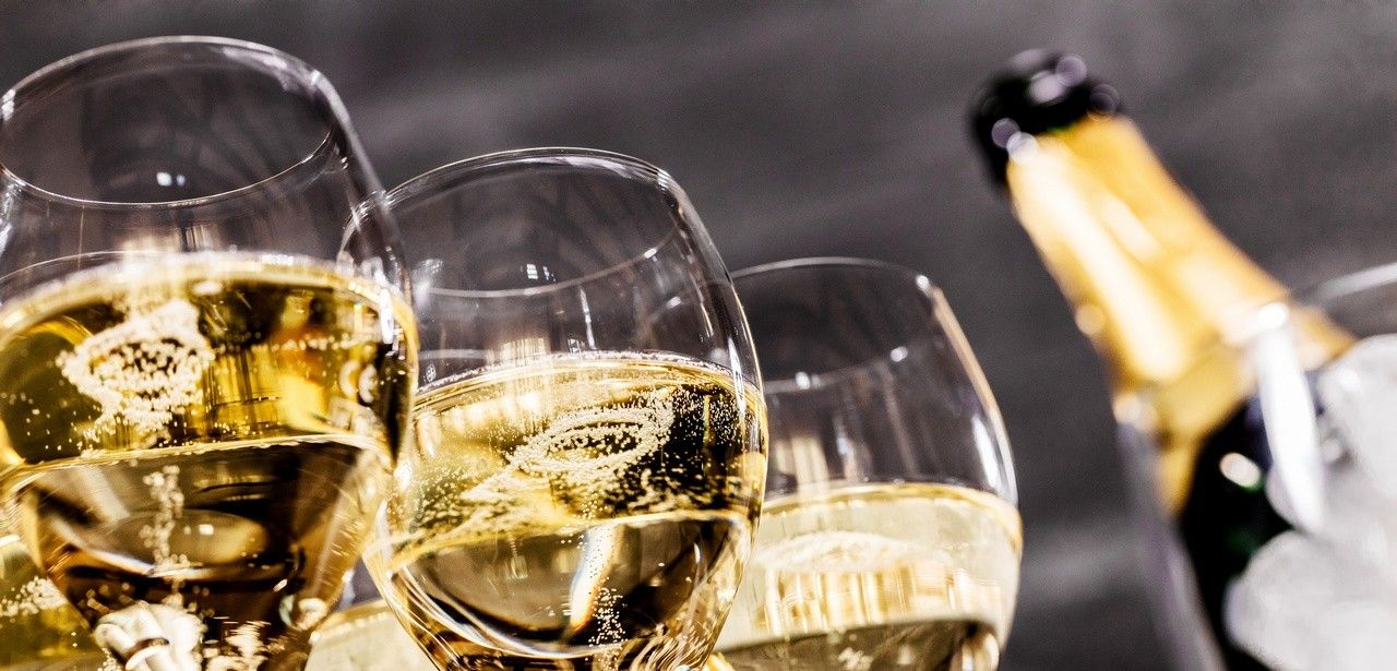 Die Kunst der Champagner-Verkostung: Genussmomente voller prickelnder (Foto: AdobeStock - karepa 222500725)